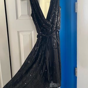 EXPRESS BLACK SEQUIN SLEEVELESS MINI DRESS WITH TIE WAIST, DEEP V, LARGE